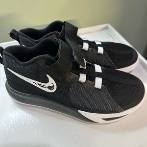 Kids Nike Kyrie Flytrap VI 3Y NEW